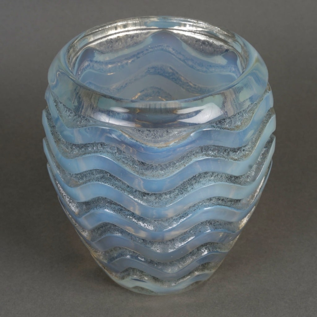 Vase « Méandres » verre opalescent patiné bleu de René LALIQUE 3