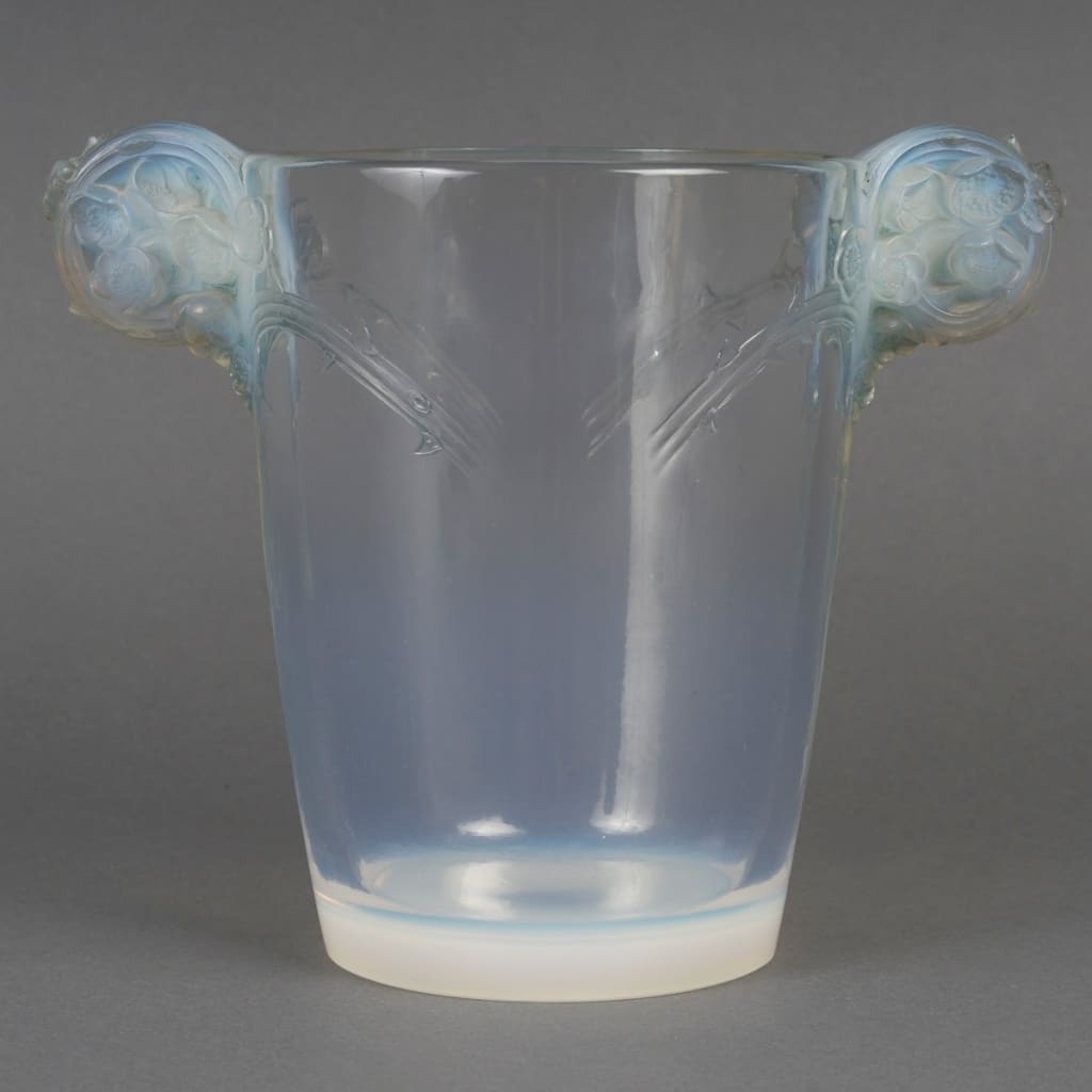Vase « Chamarande » verre opalescent patiné gris de René LALIQUE 2 Vase « Chamarande » verre opalescent patiné gris de René LALIQUE 2