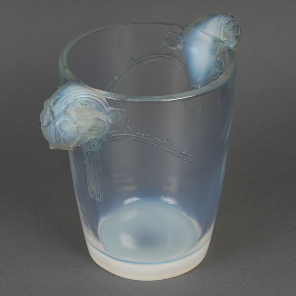 Vase « Chamarande » verre opalescent patiné gris de René LALIQUE 4 Vase « Chamarande » verre opalescent patiné gris de René LALIQUE 4