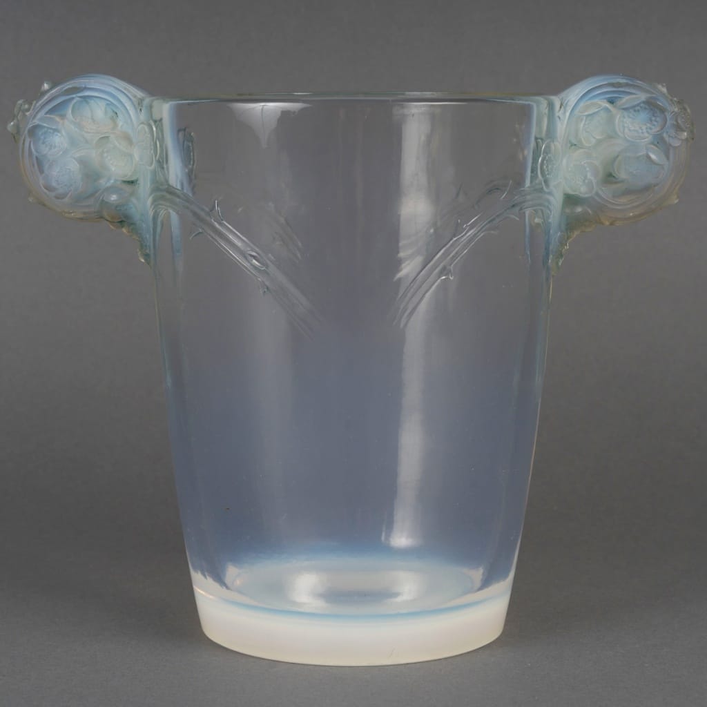 Vase « Chamarande » verre opalescent patiné gris de René LALIQUE 3 Vase « Chamarande » verre opalescent patiné gris de René LALIQUE 3
