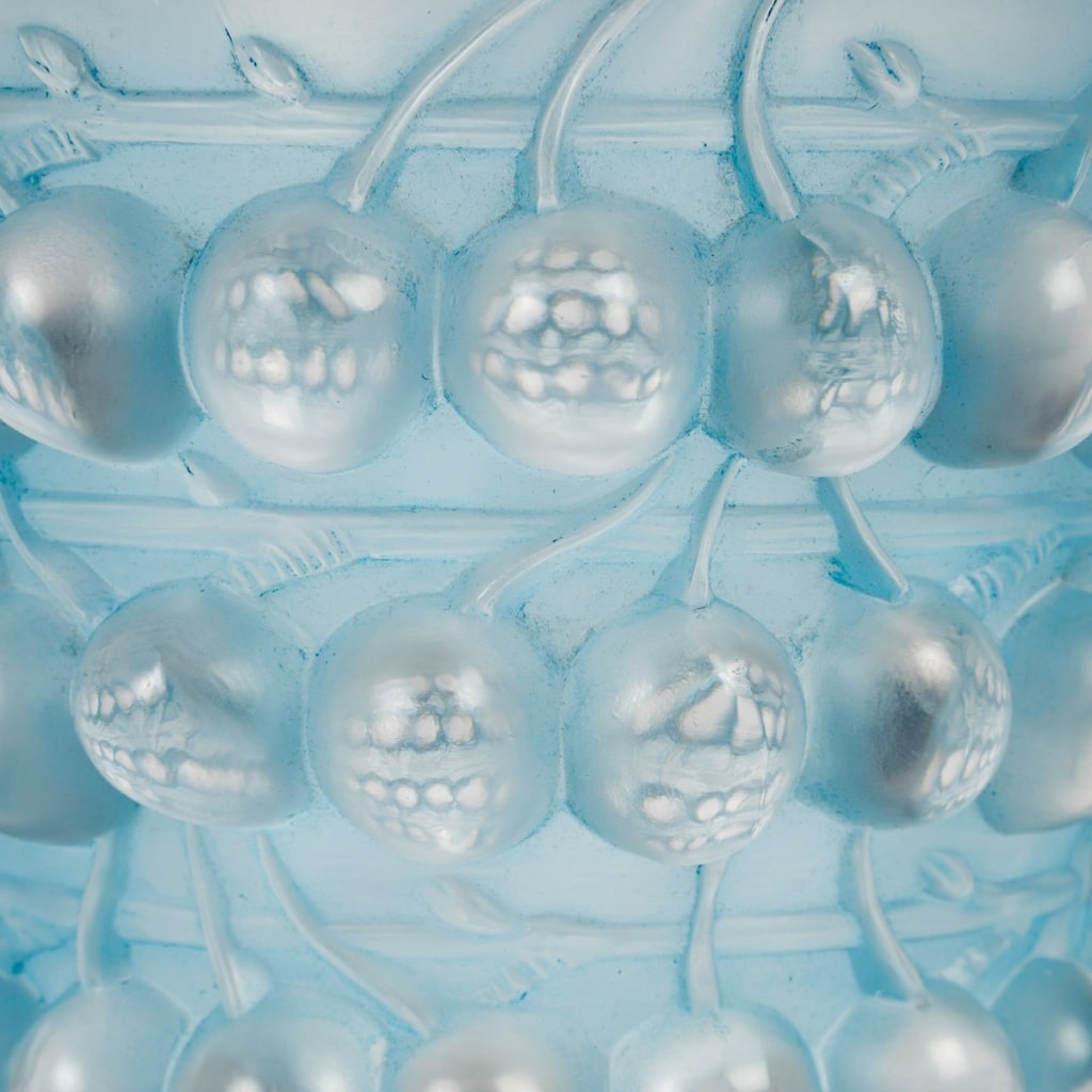 Vase « Montmorency » verre blanc patiné bleu de René LALIQUE 5