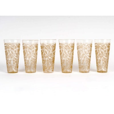 Suite de 6 Gobelets Verres à Shot « Epines »‘ verre blanc patiné sépia de René Lalique Suite de 6 Gobelets Verres à Shot « Epines »‘ verre blanc patiné sépia de René Lalique
