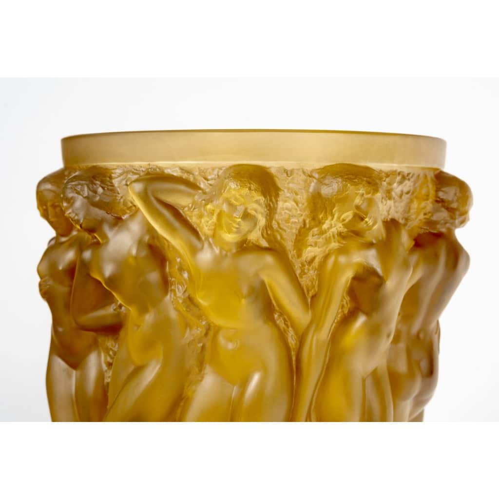 Vase « Bacchantes » verre jaune ambré patiné sépia de René LALIQUE 6