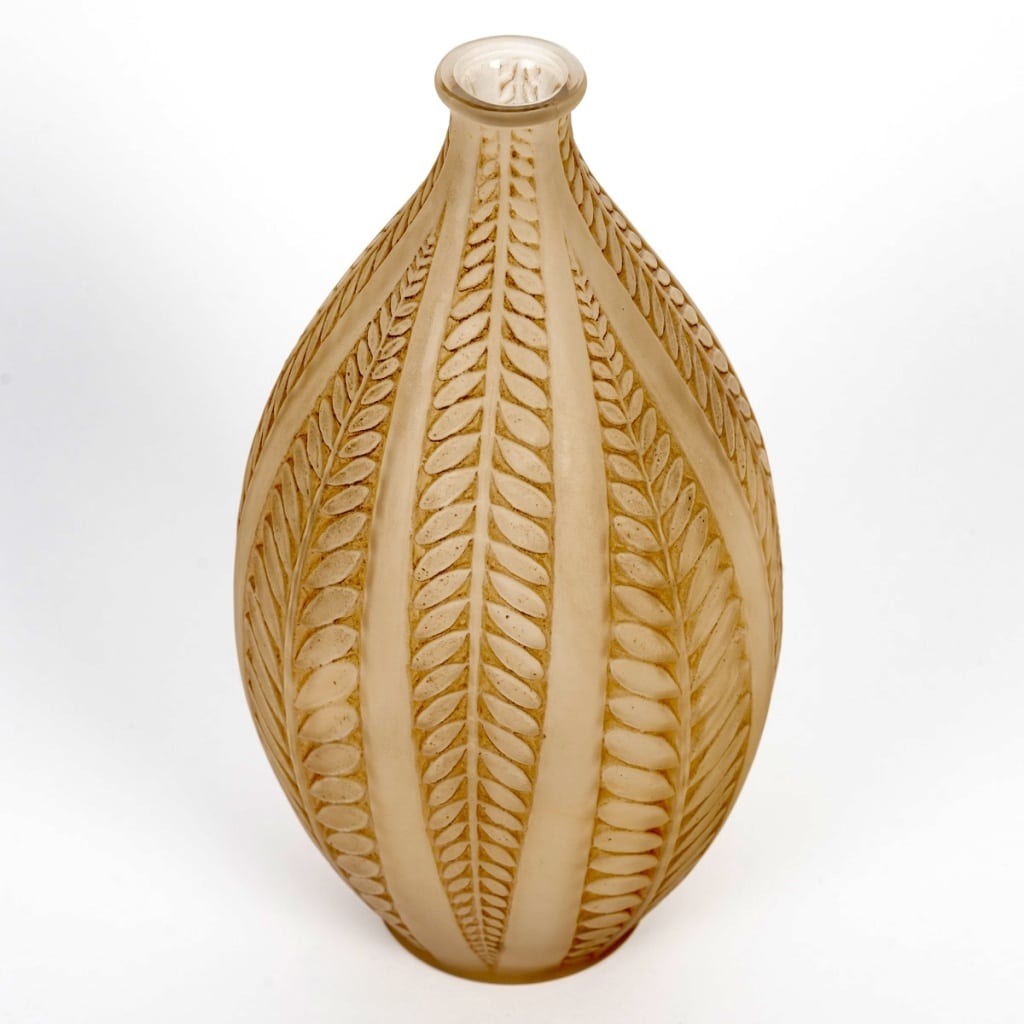 Vase « Acacia » verre blanc patiné sépia de René LALIQUE 3 Vase « Acacia » verre blanc patiné sépia de René LALIQUE 3