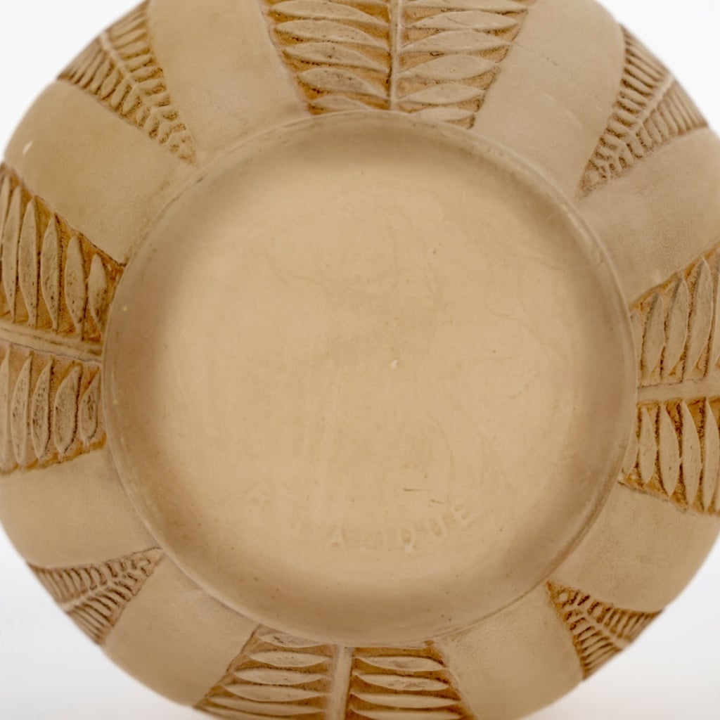 Vase « Acacia » verre blanc patiné sépia de René LALIQUE 6 Vase « Acacia » verre blanc patiné sépia de René LALIQUE 6