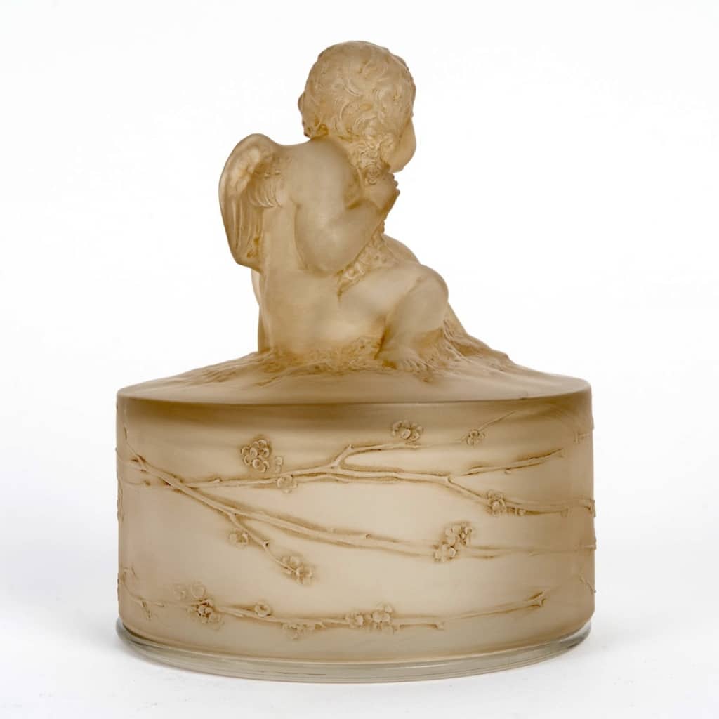 Boîte « Amour Assis » verre blanc patiné sépia de René LALIQUE 4