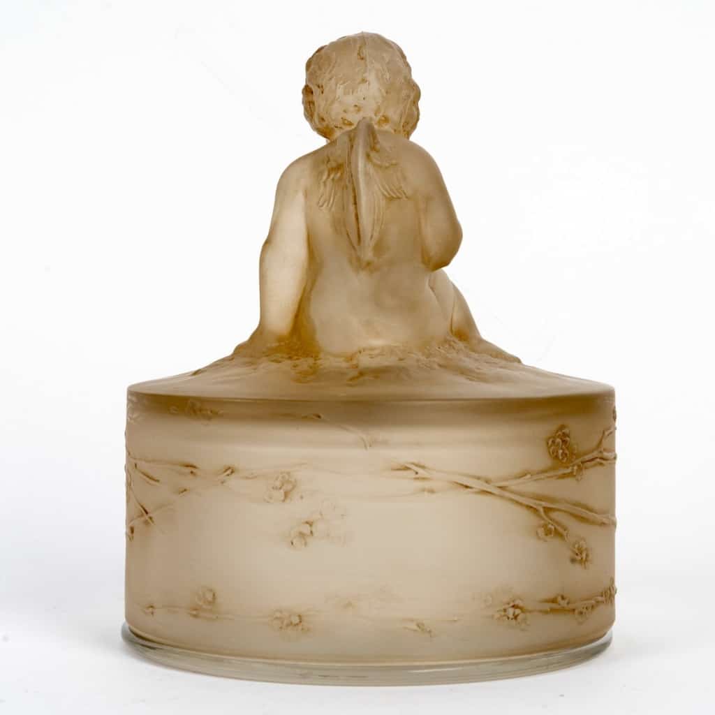 Boîte « Amour Assis » verre blanc patiné sépia de René LALIQUE 5