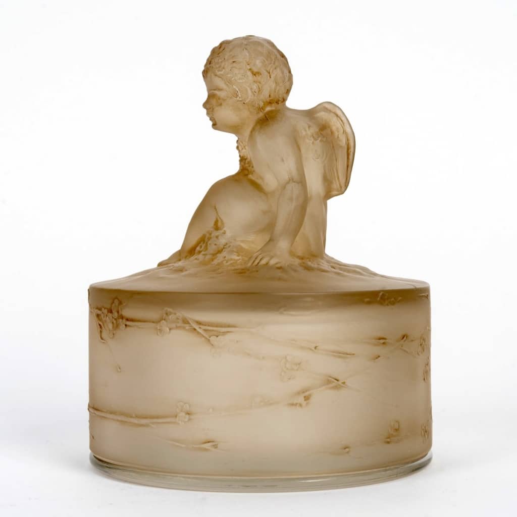 Boîte « Amour Assis » verre blanc patiné sépia de René LALIQUE 3