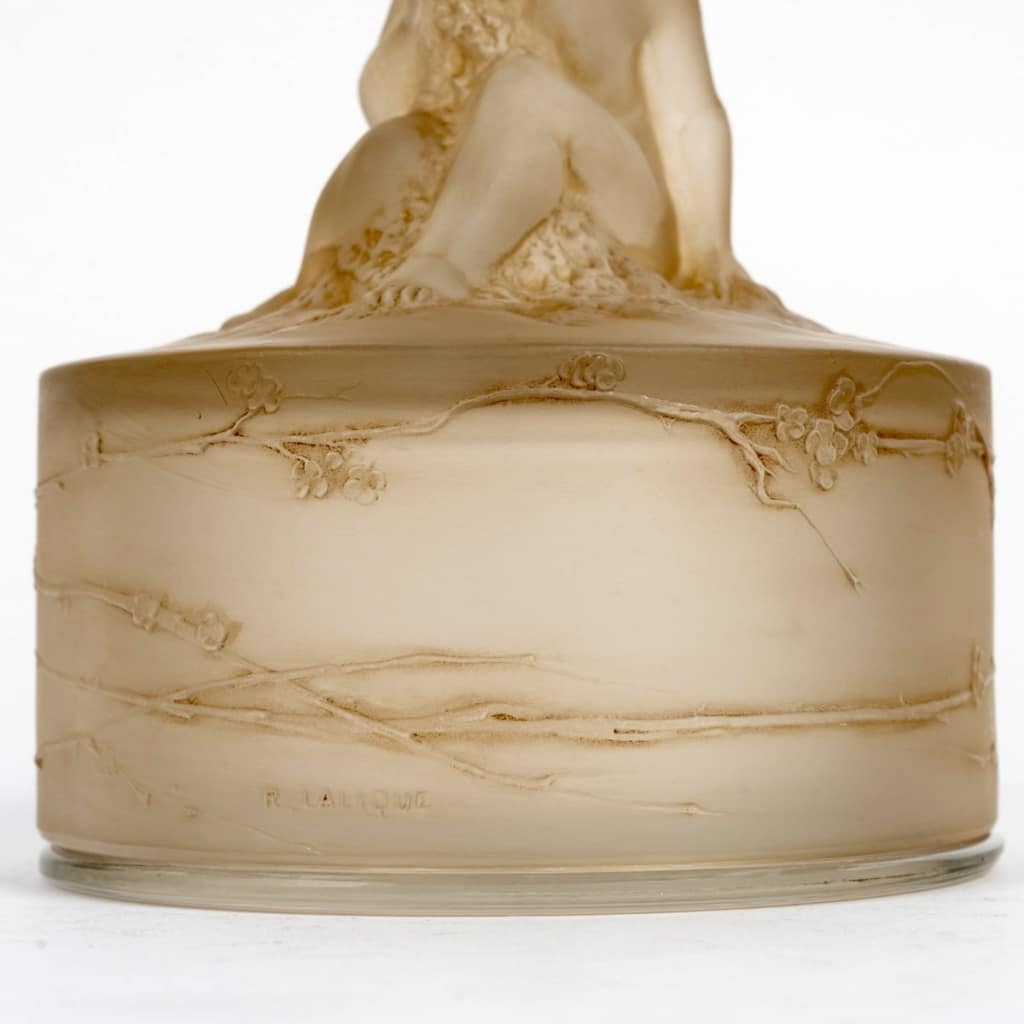 Boîte « Amour Assis » verre blanc patiné sépia de René LALIQUE 8