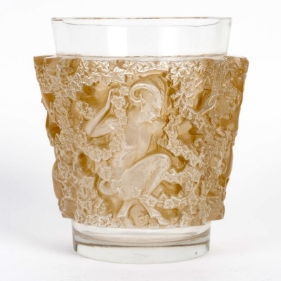 Vase « Bacchus » verre blanc patiné sépia de René LALIQUE Vase « Bacchus » verre blanc patiné sépia de René LALIQUE