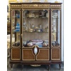 Une Vitrine de style Louis XVI, fin XIXème siècle 12