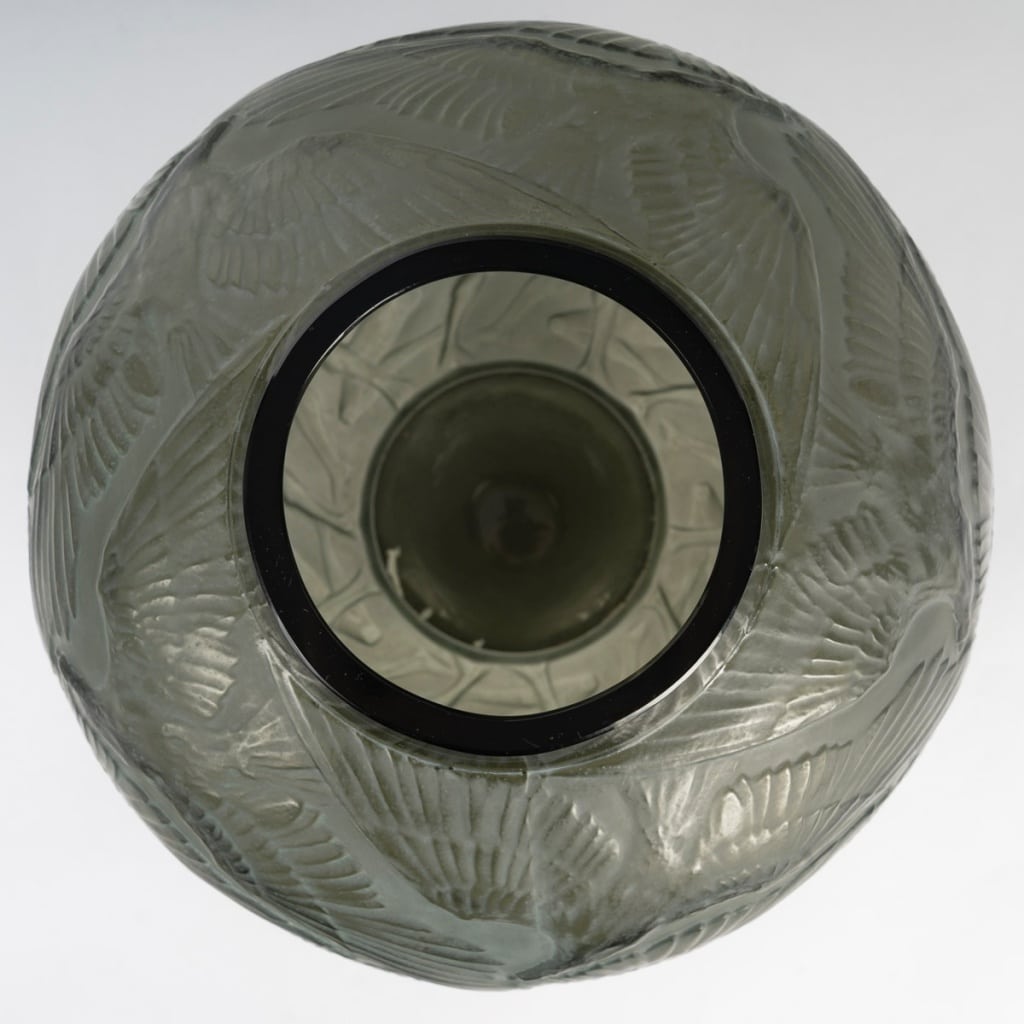 Vase « Archers » verre gris topaze patiné blanc de René LALIQUE 6 Vase « Archers » verre gris topaze patiné blanc de René LALIQUE 6