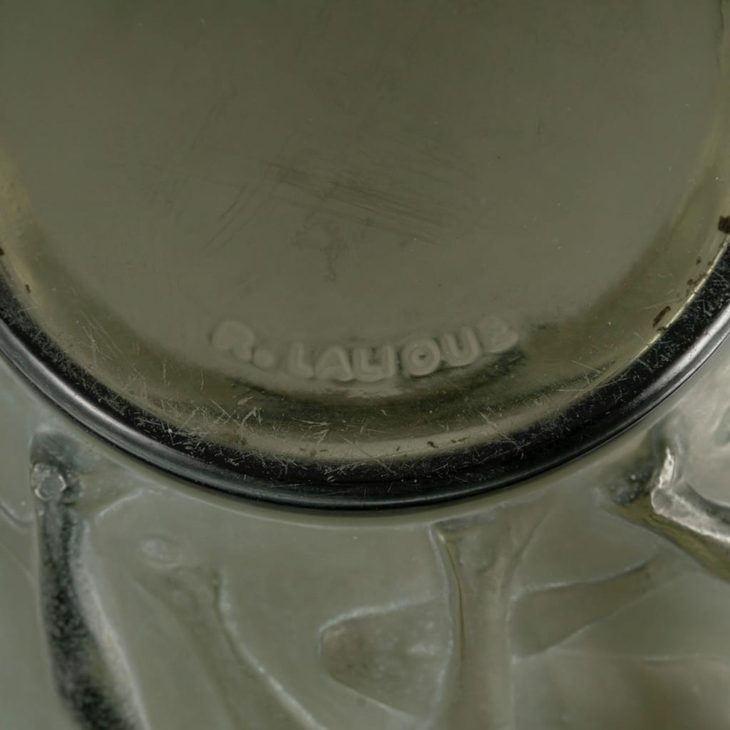 Vase « Archers » verre gris topaze patiné blanc de René LALIQUE 7 Vase « Archers » verre gris topaze patiné blanc de René LALIQUE 7