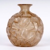Vase « Ormeaux » verre blanc patiné sépia de René LALIQUE 7 Vase « Ormeaux » verre blanc patiné sépia de René LALIQUE 7