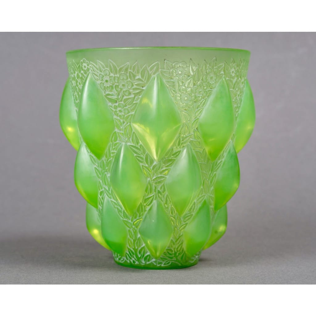 Vase « Rampillon » verre vert opalescent peppermint patiné blanc de René LALIQUE 3