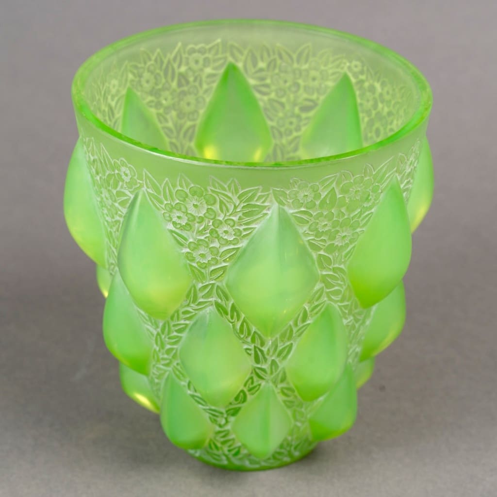 Vase « Rampillon » verre vert opalescent peppermint patiné blanc de René LALIQUE 4