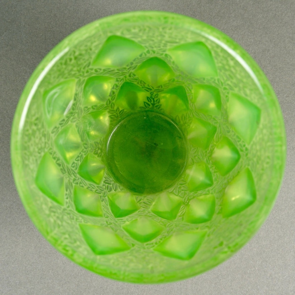 Vase « Rampillon » verre vert opalescent peppermint patiné blanc de René LALIQUE 5