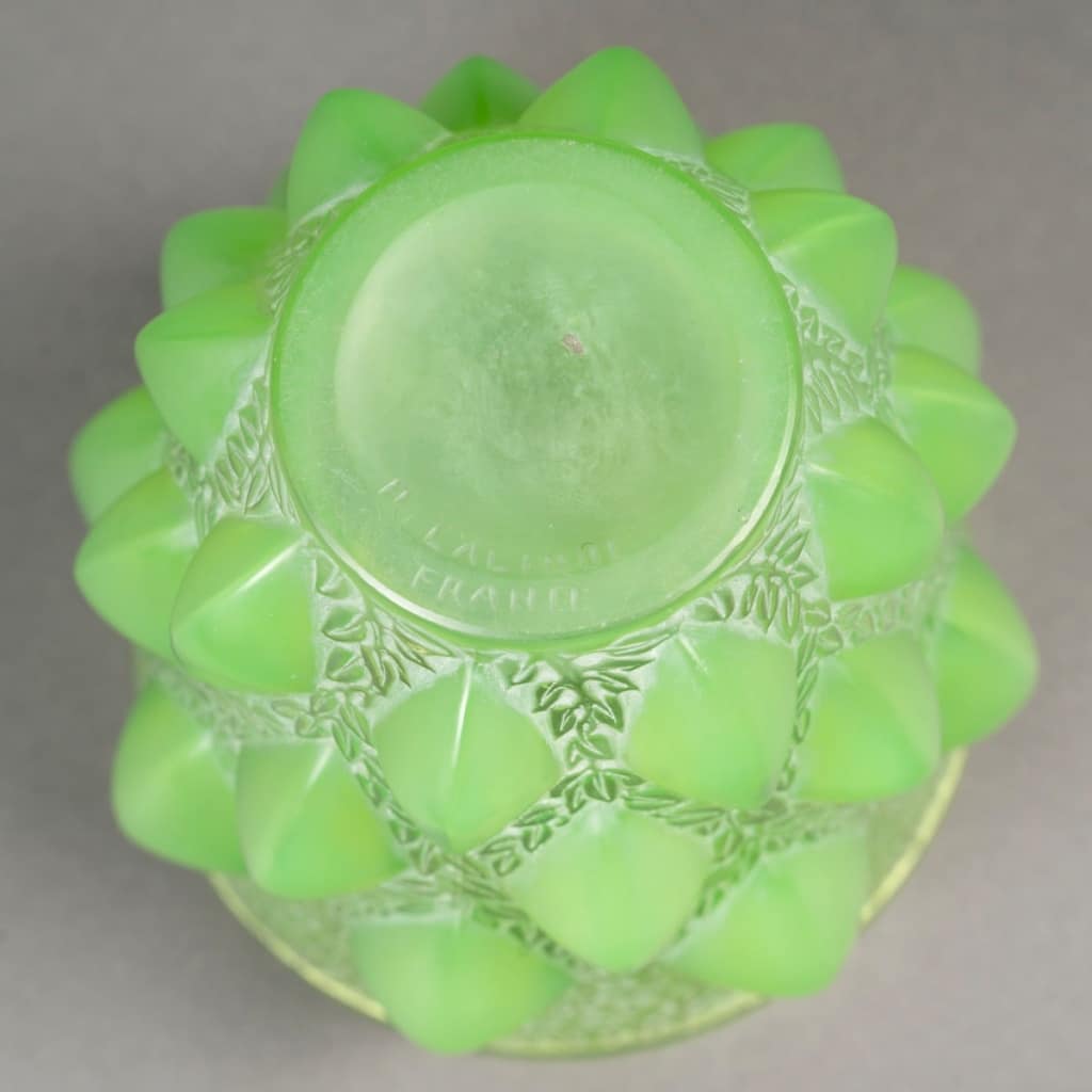 Vase « Rampillon » verre vert opalescent peppermint patiné blanc de René LALIQUE 6