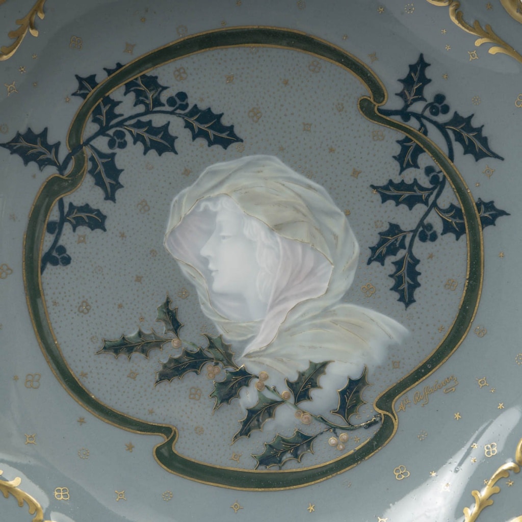 Auguste Riffaterre (1868-1935), paire d&rsquo;assiettes en porcelaine pâte sur pâte. Epoque Art Nouveau, vers 1900 9