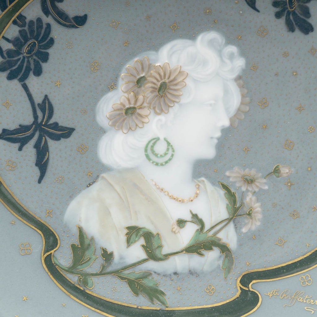 Auguste Riffaterre (1868-1935), paire d&rsquo;assiettes en porcelaine pâte sur pâte. Epoque Art Nouveau, vers 1900 5