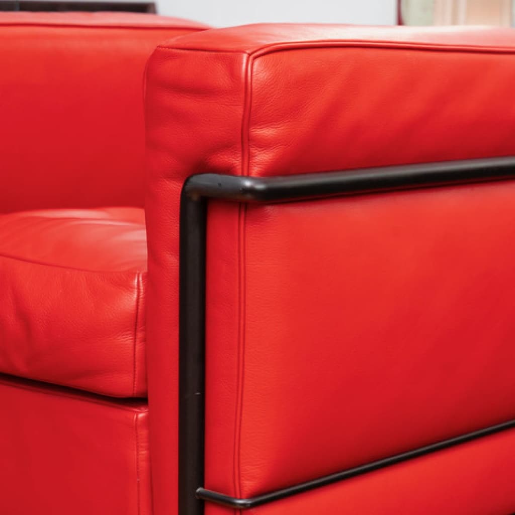 LE CORBUSIER ET PIERRE JEANNERET : Fauteuil « LC2 » cuir rouge 14 LE CORBUSIER ET PIERRE JEANNERET : Fauteuil « LC2 » cuir rouge 14