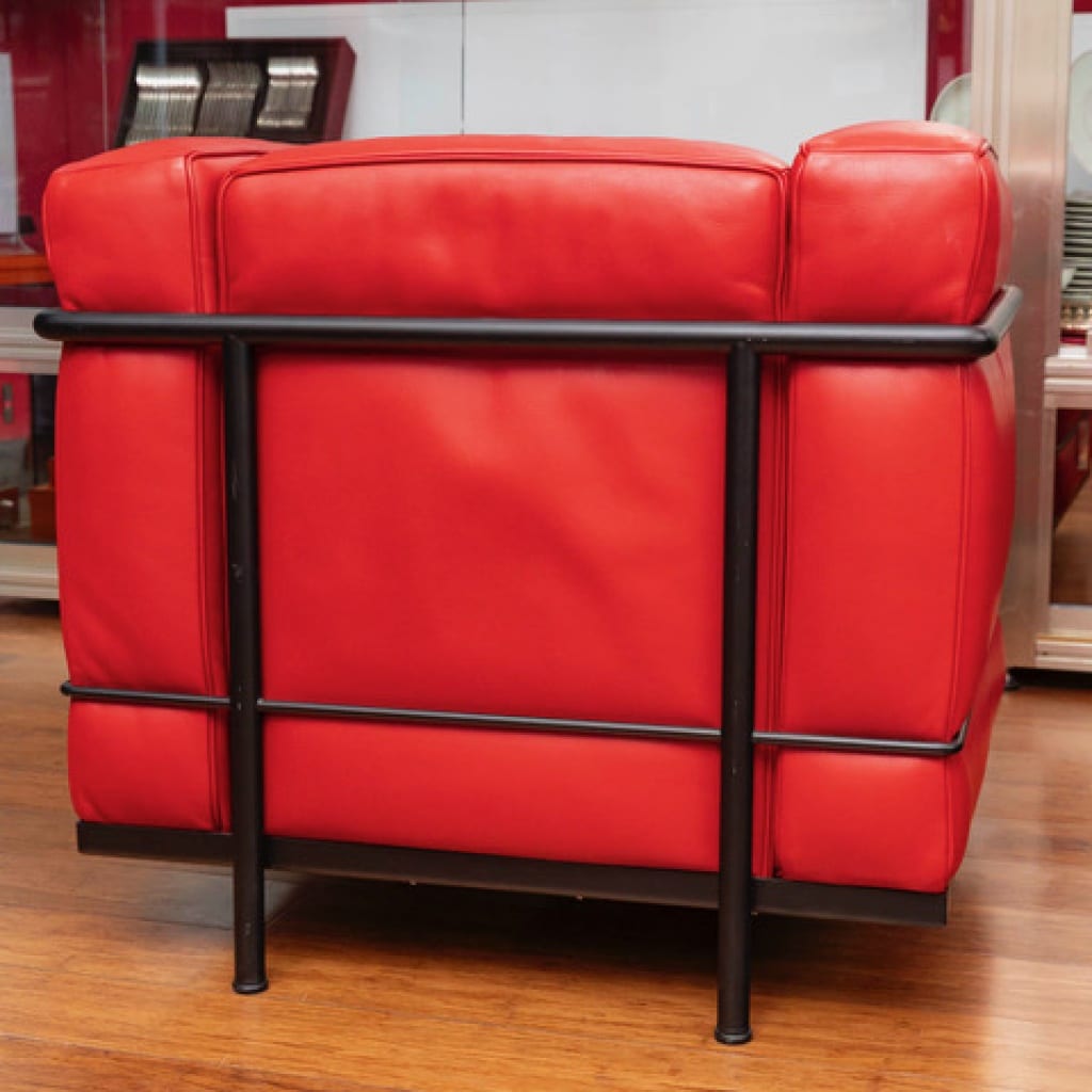 LE CORBUSIER ET PIERRE JEANNERET : Fauteuil « LC2 » cuir rouge 9 LE CORBUSIER ET PIERRE JEANNERET : Fauteuil « LC2 » cuir rouge 9