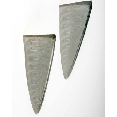 Paire d’Appliques « Fougères » verre blanc patiné bleu de René LALIQUE Paire d’Appliques « Fougères » verre blanc patiné bleu de René LALIQUE