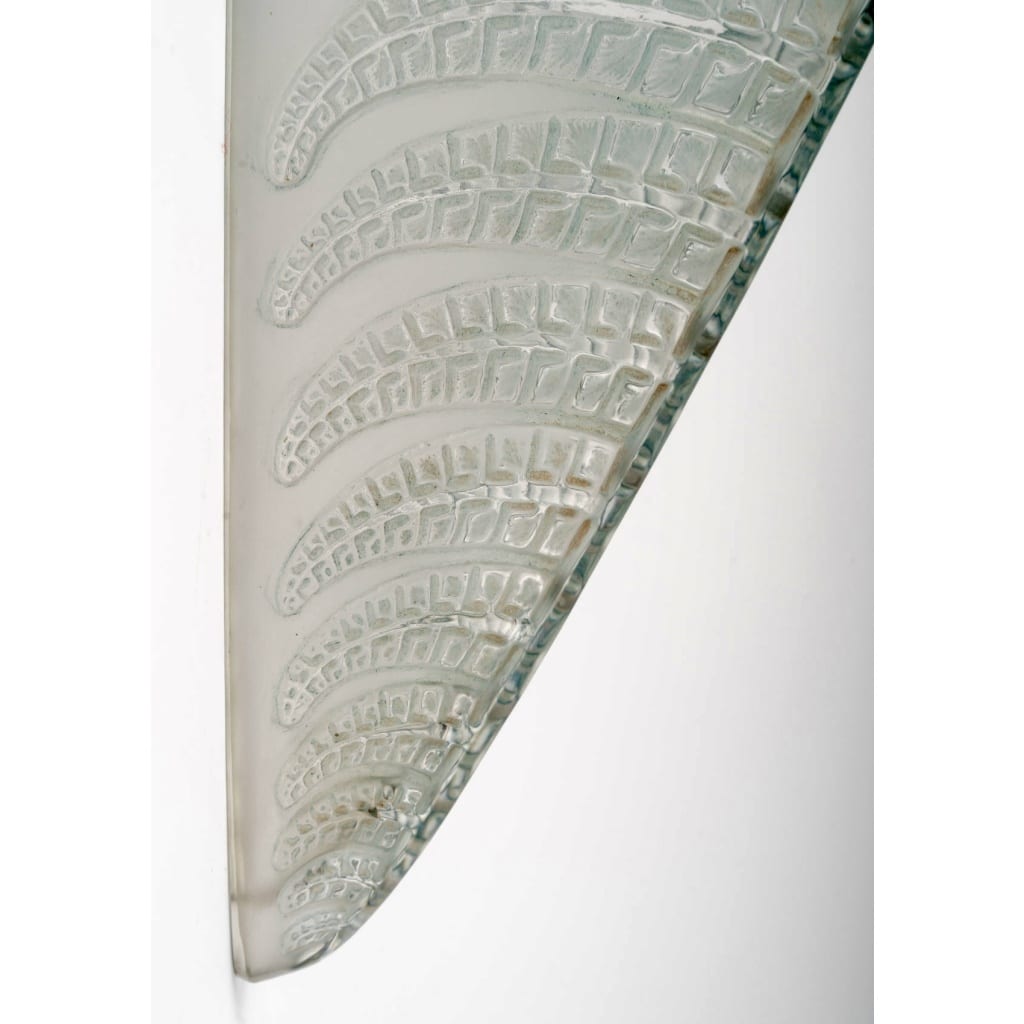 Paire d&rsquo;Appliques « Fougères » verre blanc patiné bleu de René LALIQUE 6