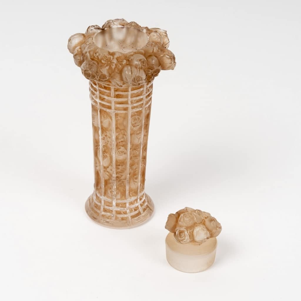 Flacon « Panier de Roses » verre blanc patiné sépia de René LALIQUE 5