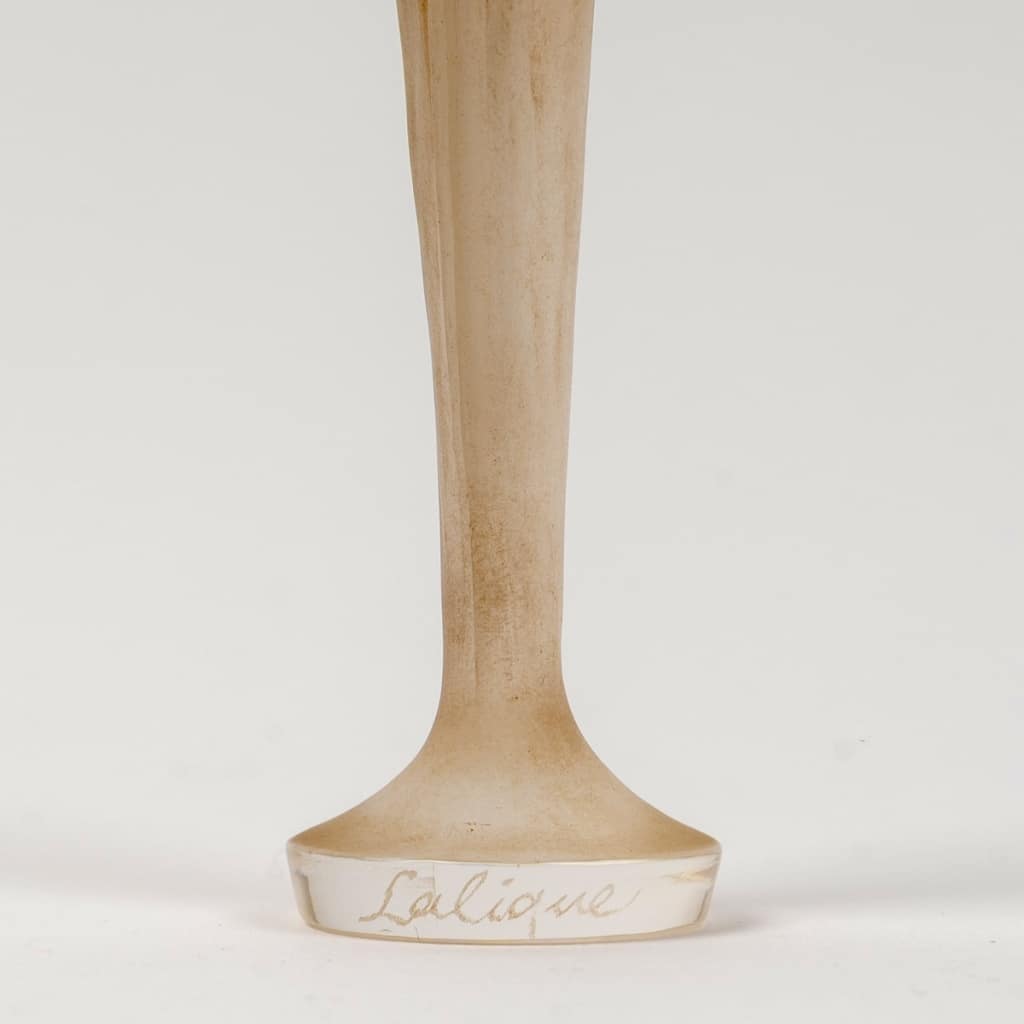 Cachet « Figurine Mains Jointes » verre blanc patiné sépia de René LALIQUE 7