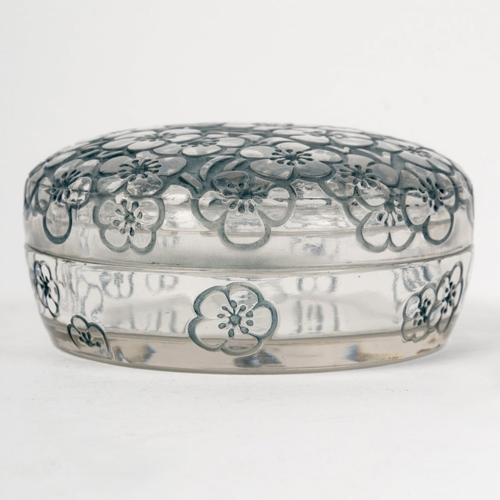 Boîte « Emiliane » verre blanc patiné bleu de René LALIQUE 3 Boîte « Emiliane » verre blanc patiné bleu de René LALIQUE 3