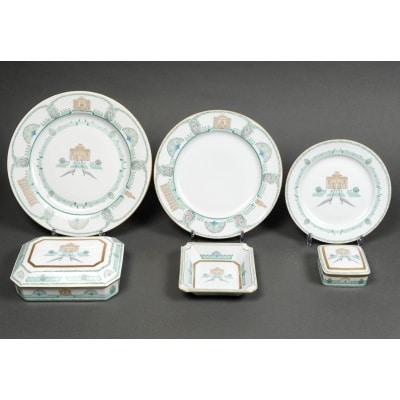 Service de Table « Bagatelle » porcelaine de BERNARDAUD – 39 pièces Service de Table « Bagatelle » porcelaine de BERNARDAUD – 39 pièces