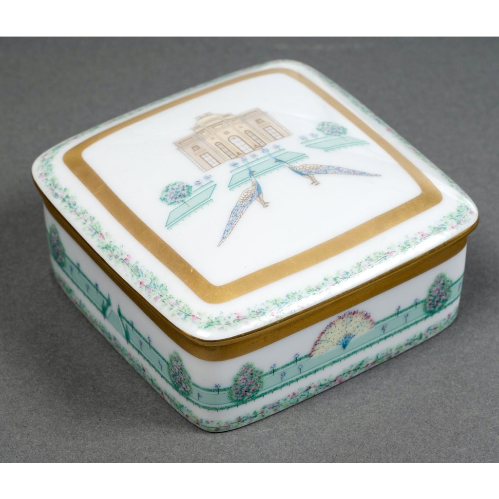 Service de Table « Bagatelle » porcelaine de BERNARDAUD – 39 pièces 14 Service de Table « Bagatelle » porcelaine de BERNARDAUD – 39 pièces 14