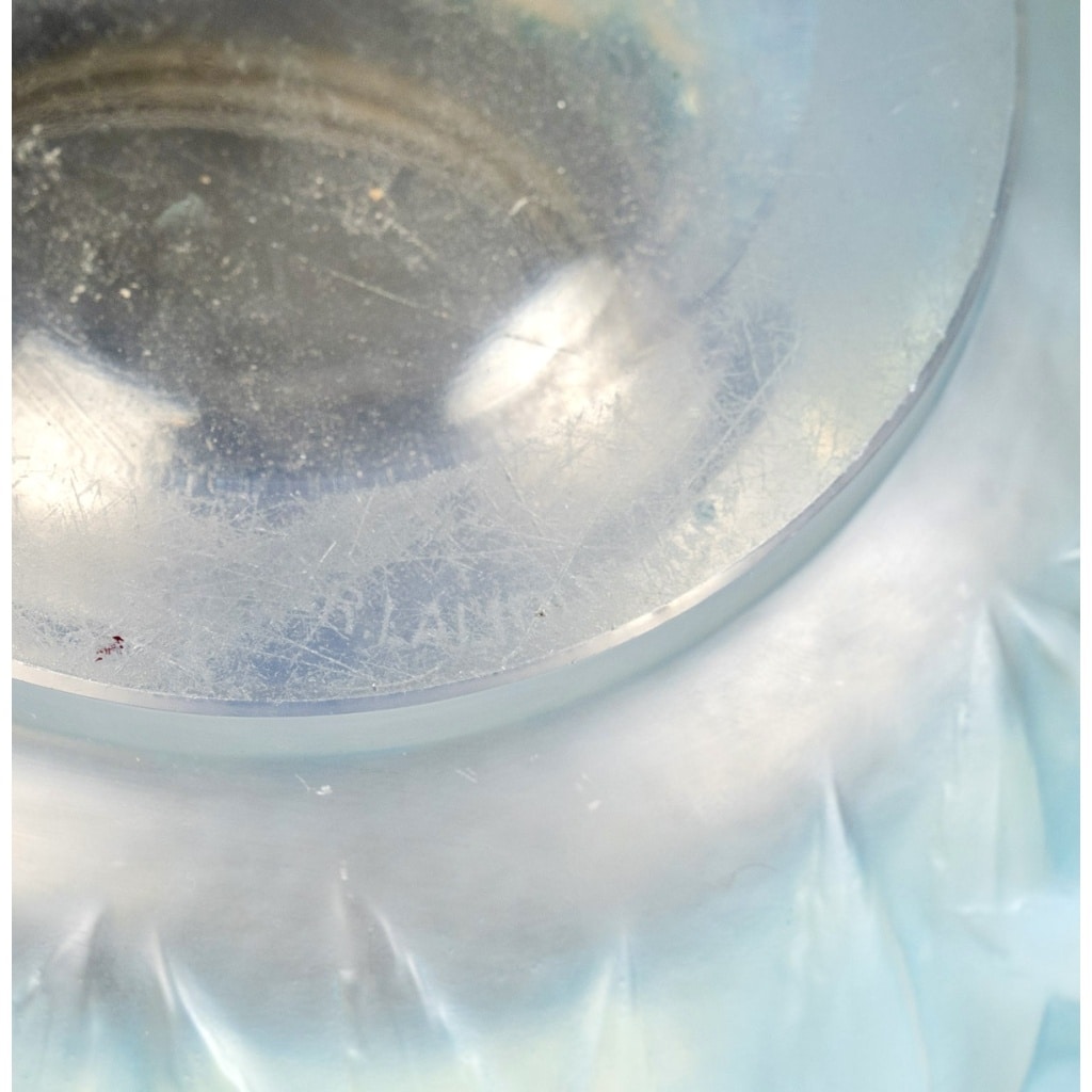 Vase « Prunes » verre opalescent patiné bleu de René LALIQUE 7 Vase « Prunes » verre opalescent patiné bleu de René LALIQUE 7