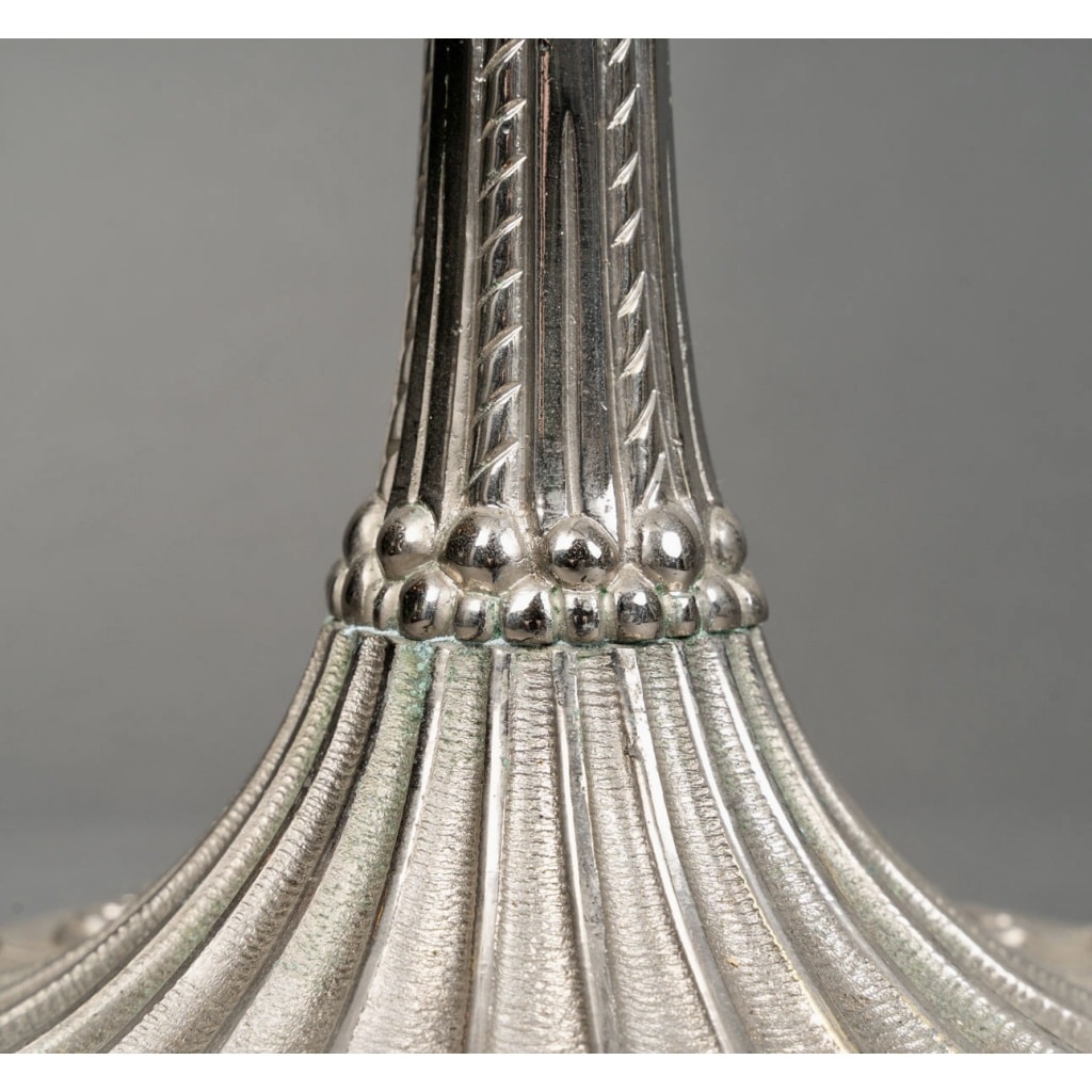 Lampe « Charmes » verre blanc et bronze nickelé de René LALIQUE 6