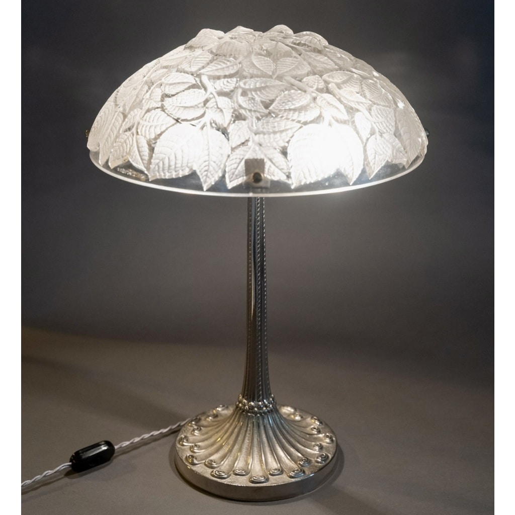 Lampe « Charmes » verre blanc et bronze nickelé de René LALIQUE 8