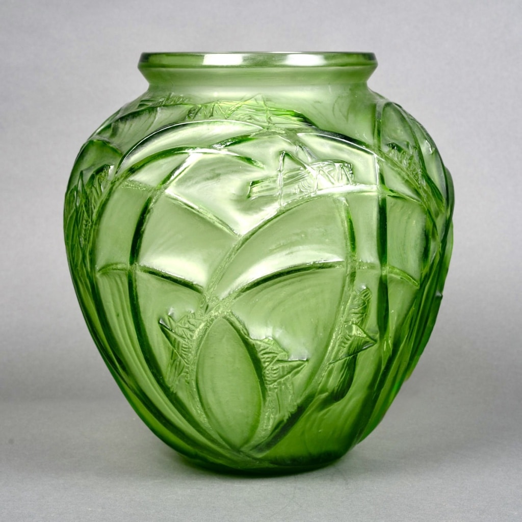 Vase « Sauterelles » verre vert absinthe de René LALIQUE 3 Vase « Sauterelles » verre vert absinthe de René LALIQUE 3