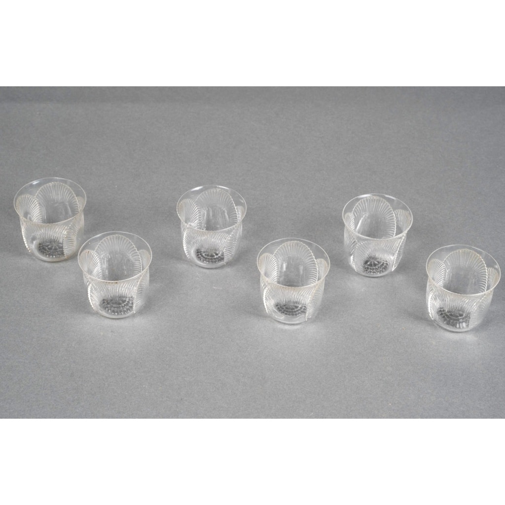 Suite de 6 Gobelets Verres à Shot « Coquelicot »‘ verre blanc émaillé noir de René Lalique 3 Suite de 6 Gobelets Verres à Shot « Coquelicot »‘ verre blanc émaillé noir de René Lalique 3