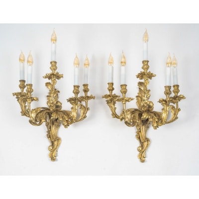 Paire de grandes appliques à cinq lumières de style Louis XV en bronze doré, vers 1890-1900