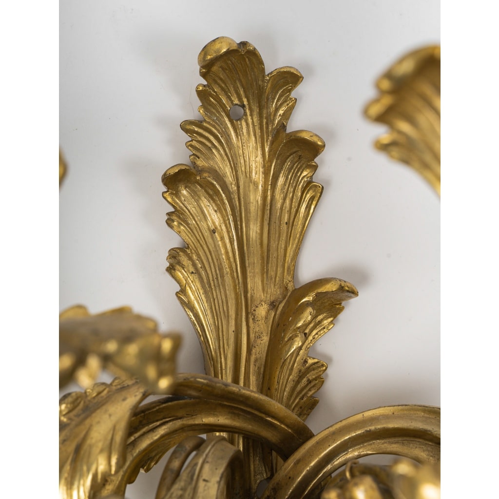 Paire de grandes appliques à cinq lumières de style Louis XV en bronze doré, vers 1890-1900 5 Paire de grandes appliques à cinq lumières de style Louis XV en bronze doré, vers 1890-1900 5