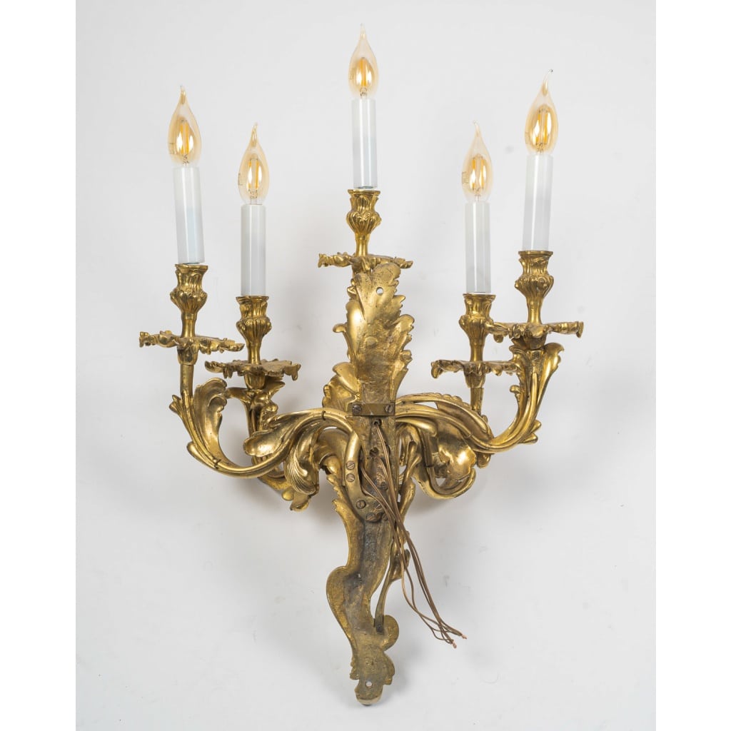 Paire de grandes appliques à cinq lumières de style Louis XV en bronze doré, vers 1890-1900 9 Paire de grandes appliques à cinq lumières de style Louis XV en bronze doré, vers 1890-1900 9