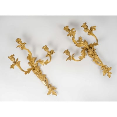 Paire de grandes appliques en bronze doré d’après Juste-Aurèle Meissonnier, vers 1850 Paire de grandes appliques en bronze doré d’après Juste-Aurèle Meissonnier, vers 1850