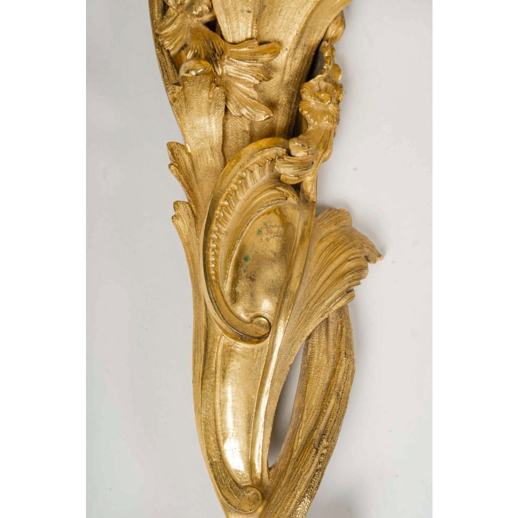 Paire de grandes appliques en bronze doré d’après Juste-Aurèle Meissonnier, vers 1850 5