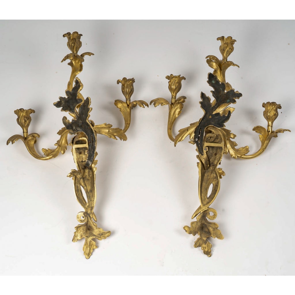 Paire de grandes appliques en bronze doré d’après Juste-Aurèle Meissonnier, vers 1850 11