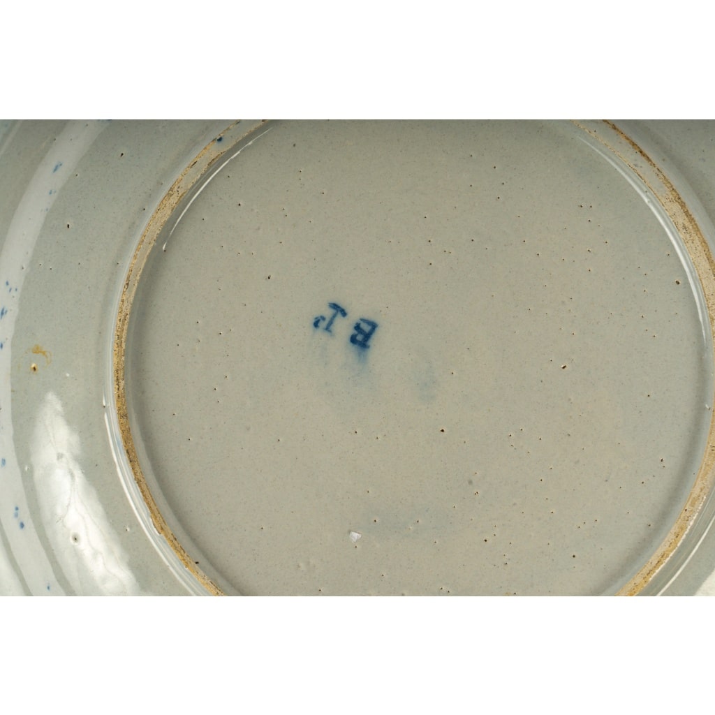 Paire de plats en faïence de Delft à décor floral, signés de la manufacture Pot à Fleurs Dorées, circa 1740-1760 10