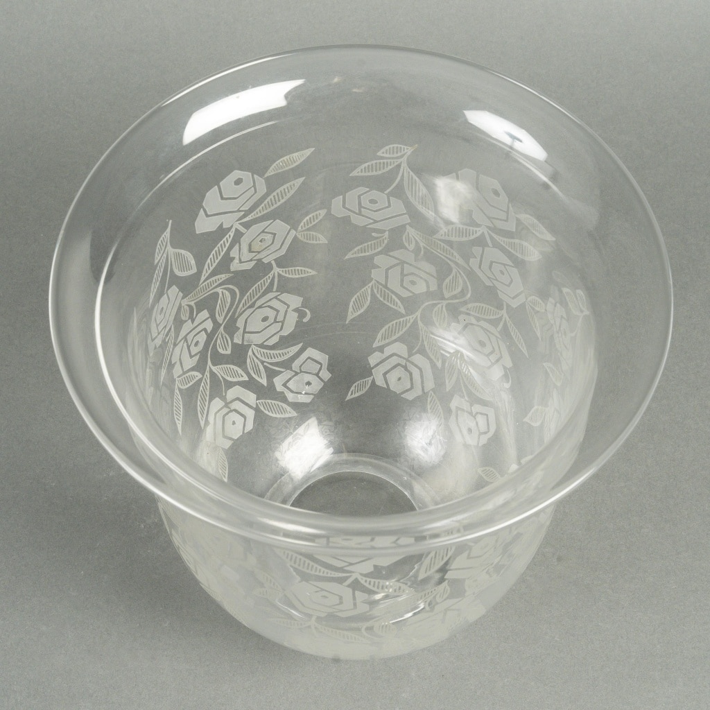 Vase Baccarat en cristal à décor de rose, Epoque art déco 4 Vase Baccarat en cristal à décor de rose, Epoque art déco 4