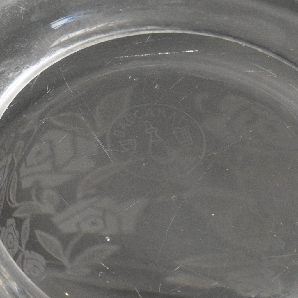 Vase Baccarat en cristal à décor de rose, Epoque art déco 6 Vase Baccarat en cristal à décor de rose, Epoque art déco 6