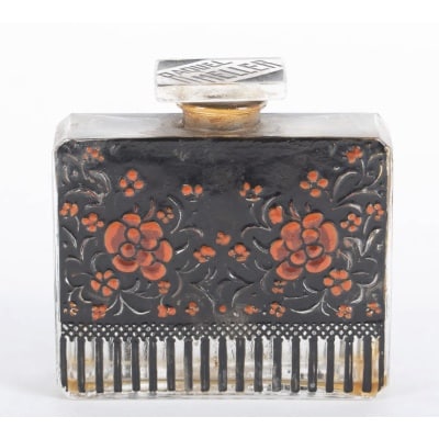 Flacon « Raquel Meller » verre blanc émaillé noir et rouge de René LALIQUE pour Roditi Flacon « Raquel Meller » verre blanc émaillé noir et rouge de René LALIQUE pour Roditi