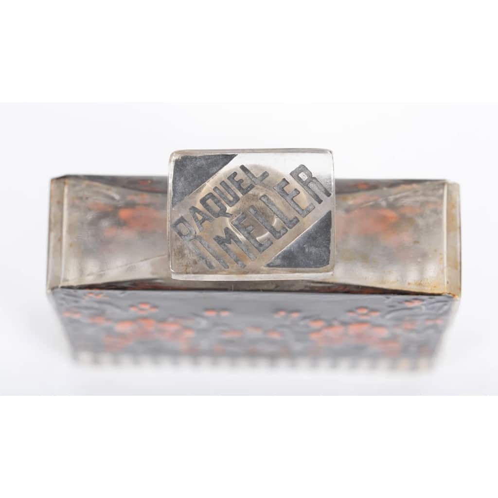 Flacon « Raquel Meller » verre blanc émaillé noir et rouge de René LALIQUE pour Roditi 4