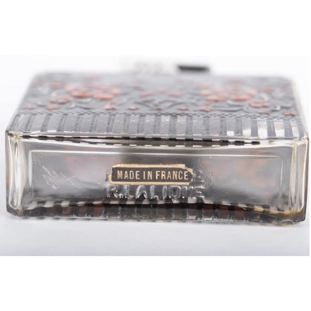 Flacon « Raquel Meller » verre blanc émaillé noir et rouge de René LALIQUE pour Roditi 5